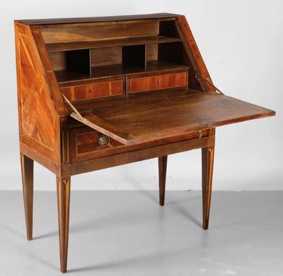 BUREAU DE PENTE en frisage de prunier dans...