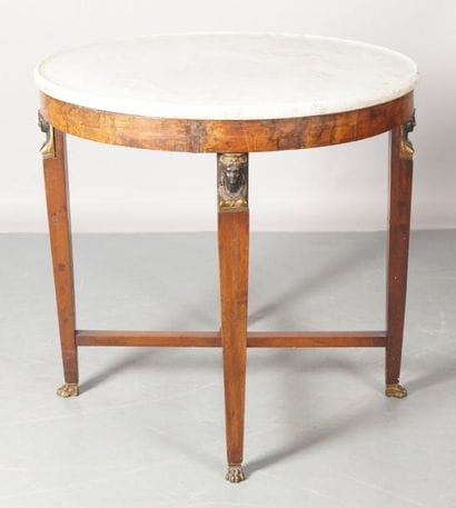 TABLE RONDE en noyer d'époque Empire reposant...