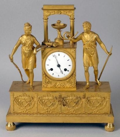 PENDULE en bronze ciselé doré et bruni d'époque...