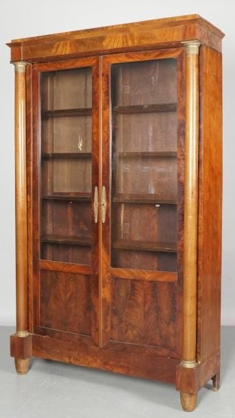 BIBLIOTHÈQUE À COLONNES détachées en acajou...