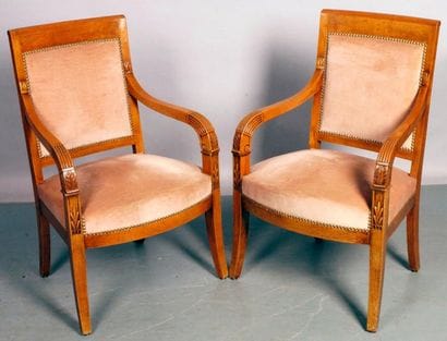 PAIRE DE FAUTEUILS de style Restauration...