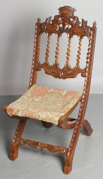 PETITE CHAISE PLIANTE de style Néo-Renaissance,...
