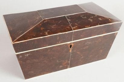 Inde, XIXe siècle
BOÎTE À THÉ trapézoïdale...