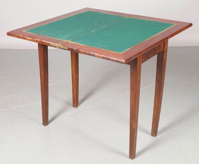 TABLE À JEUX en acajou et placage d'acajou...