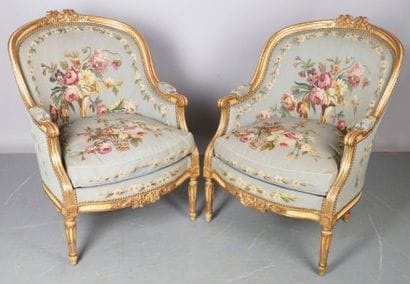 PAIRE DE BERGÈRES de style Louis XVI en bois...