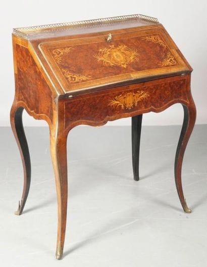 PETIT BUREAU DE PENTE de style Louis XV d'époque...