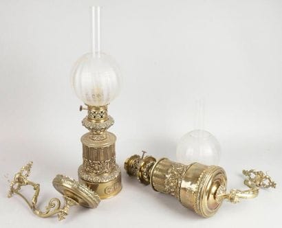 PAIRE DE LAMPES À HUILE MODÉRATEUR D'APPLIQUE...