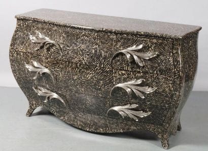 COMMODE GOLDFISH gainée de peau de poisson...
