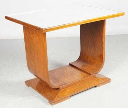 TABLE BASSE en noyer des années 40 à piétement...