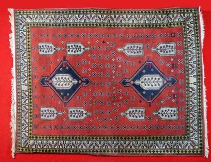 TAPIS KAZAK (Russie) vers 1975 à décor géométrique...