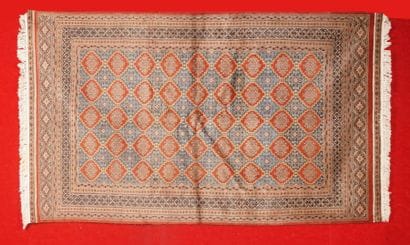 TAPIS LAHORE (Pakistan) à semis de caissons...