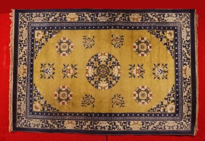 CHINE TAPIS TIEN SIN en soie vers 1960 à...