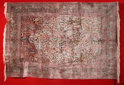 FIN TAPIS SINO-HEREKE en soie (XX siècle)...