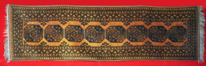 GALERIE AFGHANE (Vers 1980) à décor de huit...