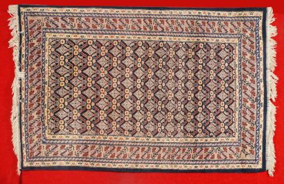 TAPIS KARACHI (Pakistan, vers 1980) à fond...