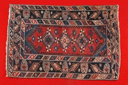 TAPIS DOSEMALTI (Turquie, vers 1980) à fond...