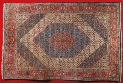 IMPORTANT TAPIS MOUD (Iran, vers 1970) à...