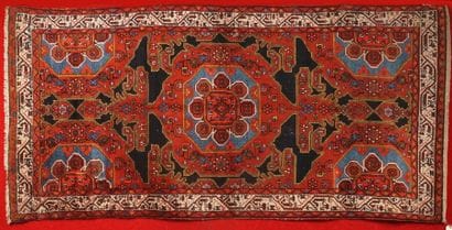 TAPIS TAFRECH (Iran, vers 1960/1970) à décor...
