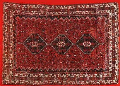 TAPIS CHIRAZ-QASHGAÏ (Iran, vers 1970) champ...