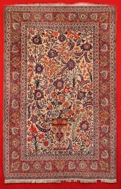 ANCIEN TAPIS ISPHAHAN (Perse, vers 1930,...