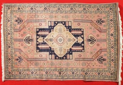IMPORTANTTAPIS INDO-HERIZ sur fond vieux...