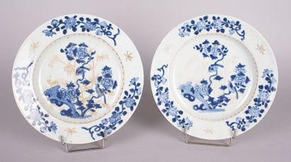 CHINE, XVIIIe SIÈCLE
PAIRE D'ASSIETTES CREUSES...