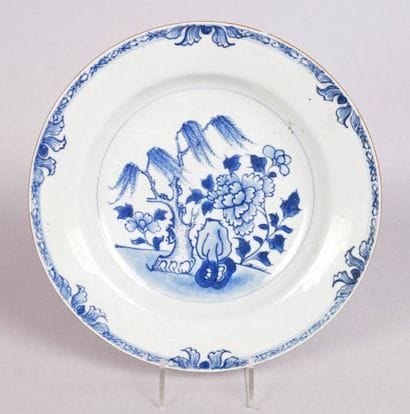 CHINE, XVIIIe SIÈCLE
ASSIETTE CREUSE en porcelaine...