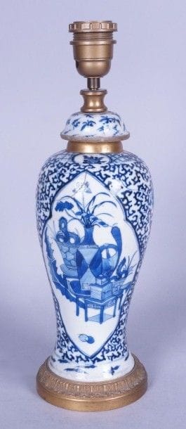 CHINE, XIXe siècle
VASE BALUSTRE en porcelaine...