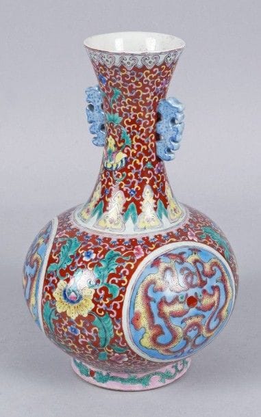 CHINE, début XXe siècle
VASE BOUTEILLE en...