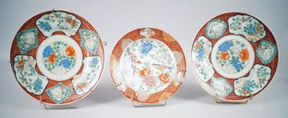 JAPON, Imari, vers 1900
PAIRE DE PLATS et...