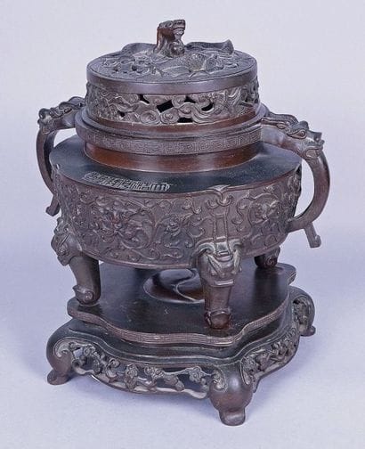CHINE, XIXe siècle
BRÛLE-PARFUM quadripode...