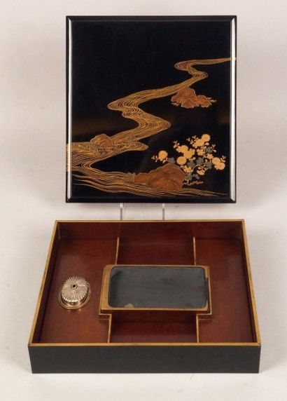 JAPON, fin époque Meiji
ÉCRITOIRE SUZURIBAKO...