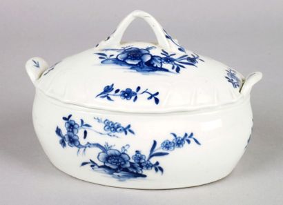 TOURNAI, XVIIIe siècle
BEURRIER en porcelaine...