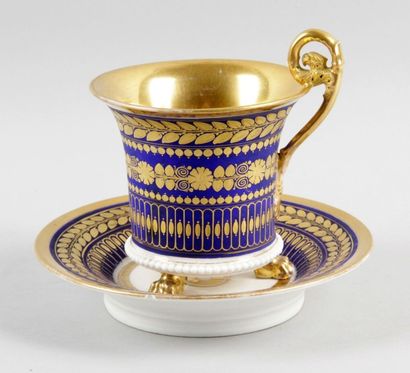 Porcelaine de Paris, époque Empire
TASSE...