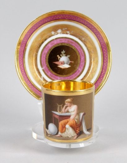 Porcelaine de Paris, époque Restauration
TASSE...