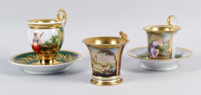 Porcelaine de Paris, époque Restauration
TROIS...