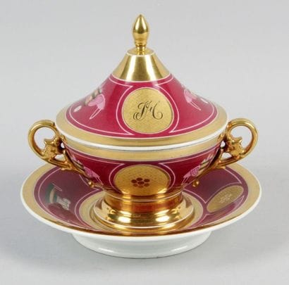 Porcelaine de Paris, époque Restauration
BOUILLON...