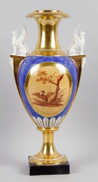 Porcelaine de Paris, époque Restauration
VASE...