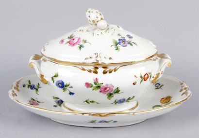 PORCELAINE de PARIS, époque Louis-Philippe
SAUCIÈRE...