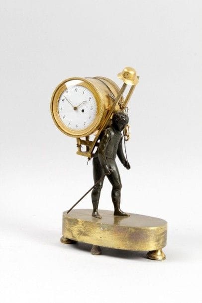 PENDULETTE DE BUREAU en bronze doré et patine...