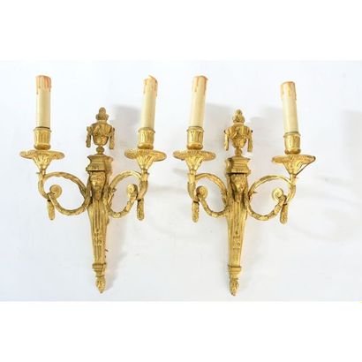 PAIRE D’APPLIQUES LOUIS XVI en bronze doré...