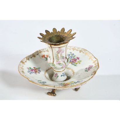 PETIT BOUGEOIR en porcelaine polychrome et...