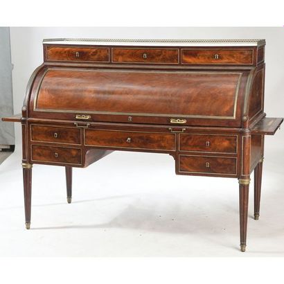 BUREAU A CYLINDRE LOUIS XVI toutes faces...