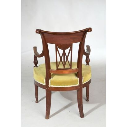 ENSEMBLE DE SALLE A MANGER LOUIS XVI en acajou...