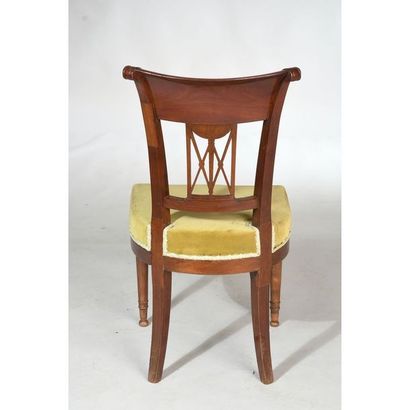 ENSEMBLE DE SALLE A MANGER LOUIS XVI en acajou...