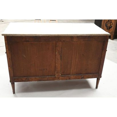 COMMODE LOUIS XVI de forme rectangulaire...