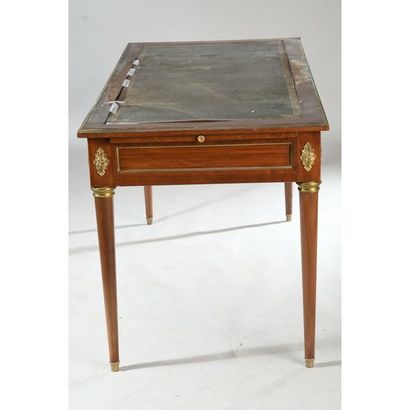 BUREAU LOUIS XVI toutes faces en acajou et...
