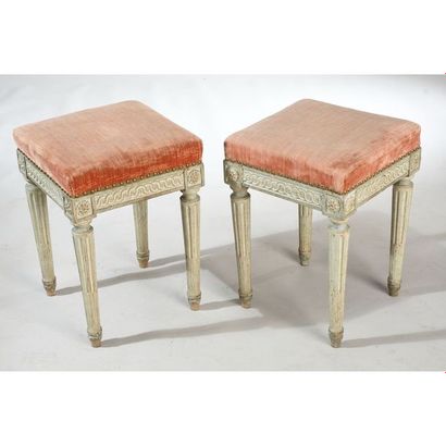 PAIRE DE TABOURETS LOUIS XVI en bois laqué...