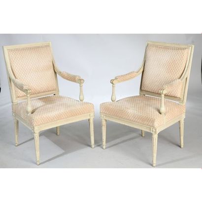 PAIRE DE FAUTEUILS LOUIS XVI à dos plat en...