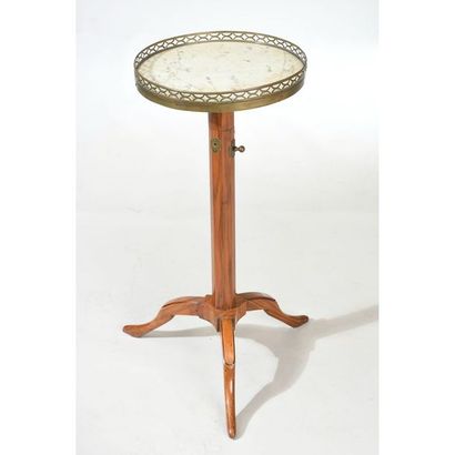 GUERIDON LOUIS XVI à crémaillère en placage...